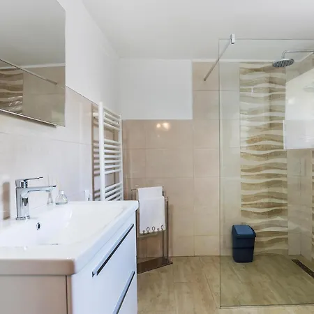 2 Bedroom Stunning In Pula *