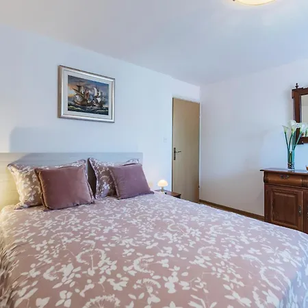 2 Bedroom Stunning In Pula
