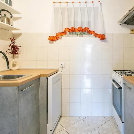 2 Bedroom Stunning In Pula בית נופש *