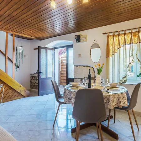 2 Bedroom Stunning In Pula *