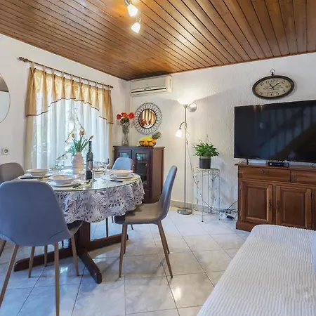 2 Bedroom Stunning In Pula * Pinezici (Istria)