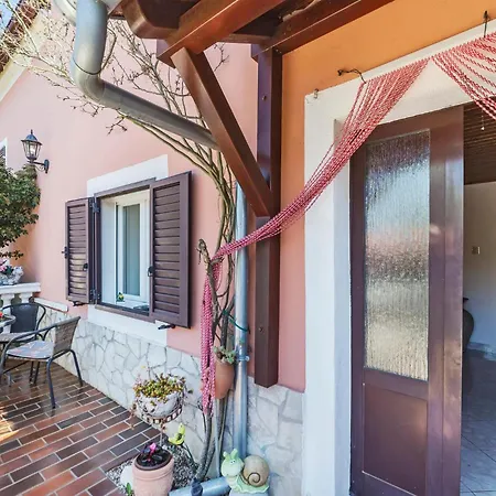 2 Bedroom Stunning In Pula *