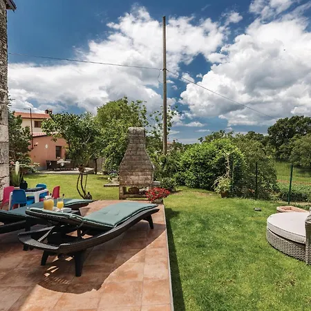 2 Bedroom Stunning In Pula בית נופש