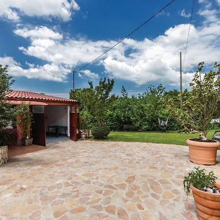 בית נופש 2 Bedroom Stunning In Pula