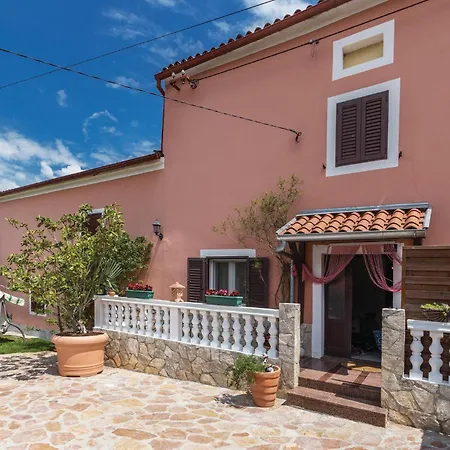 2 Bedroom Stunning In Pula Pinezici (Istria)