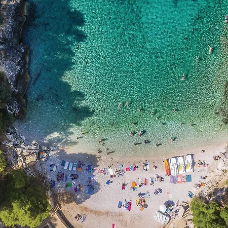 2 Bedroom Stunning In Pula Hébergement de vacances *