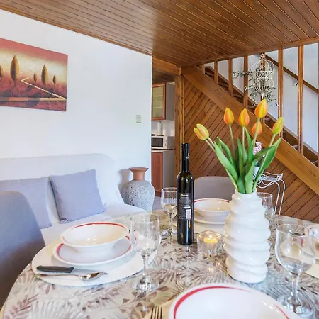 Holiday Home Pinezici I Pula
