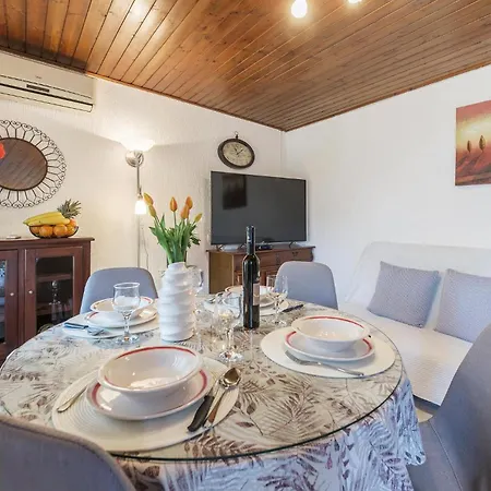 Holiday Home Pinezici I