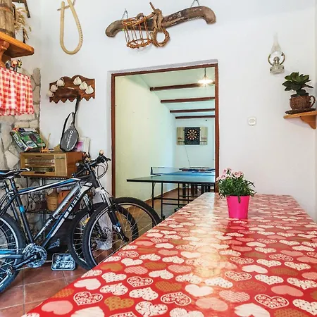 2 Bedroom Stunning In Pula Hébergement de vacances